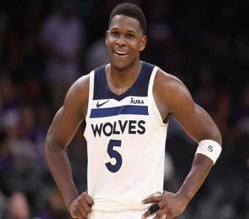 记者：辽宁铁人与俄超马哈奇卡拉有意签下哥伦比亚中场萨缅托（记者：辽宁铁人与俄超球队马哈奇卡拉均有意引进哥伦比亚中场萨缅托）