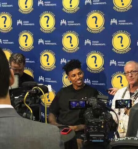 里奇：我的助攻？普利希奇就像磁铁，球似乎都在朝他飞去（里奇：助攻为何多？普利希奇像磁铁，皮球总往他那儿去）