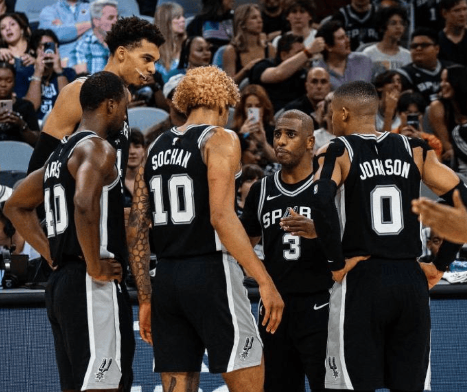 世界报：皇马高层向更衣室发出警告，再不改变态度将被问责（世界报：皇马高层警示更衣室，如不尽快改变态度将被追责）