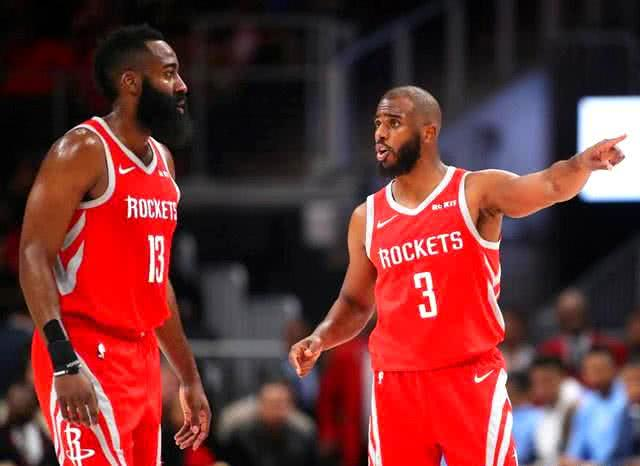 豪门后防崩溃，连续被打穿（豪门防线瓦解，连遭突破）