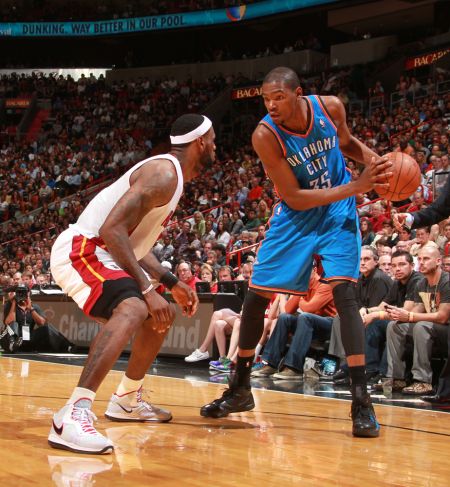 篮球勇士替补球员贡献关键分数（勇士替补挺身而出砍下关键得分）