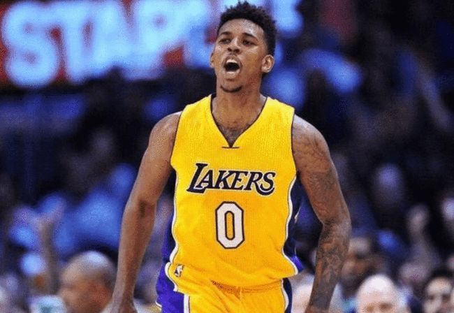 高效表现震撼全场（高能发挥惊艳全场）